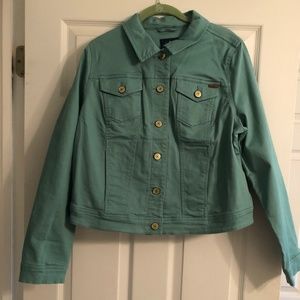 New Isaac Mizrahi Jean Style Jacket  in Beautiful Spearment Color